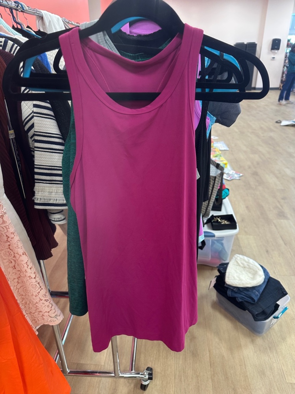 Women's Sleeveless Tank Top - Magenta